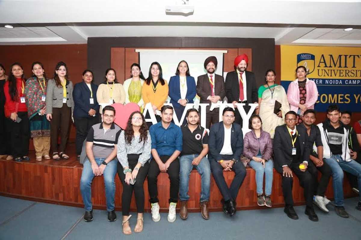 रक्तदान शिविर में विद्यार्थियों ने उत्साह के साथ लिया हिस्सा